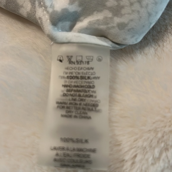 Beautiful 100% Silk blouse. Ivory and sage snake print - Picture 6 of 7